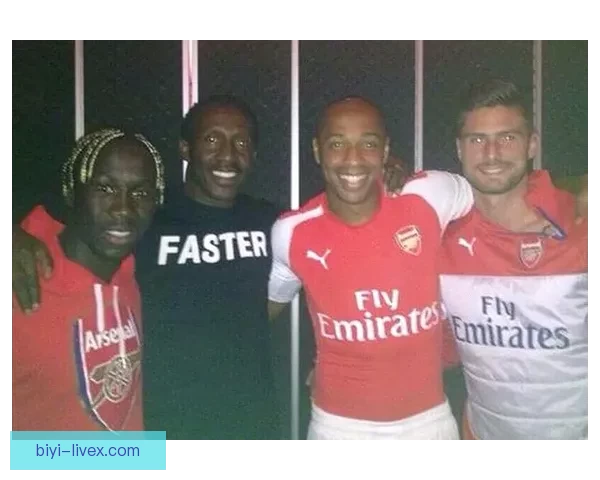 阿森纳二六二七赛季客场球衣亮相学院海军蓝红黄点缀风格